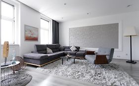 Central And Chic - Apartment Next To Metro U1